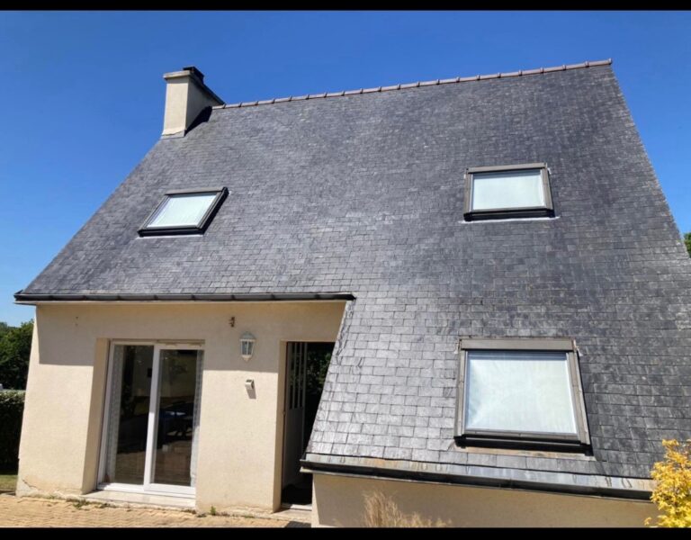 Nettoyage toiture Quimper avant apres 1 3 - Quimper Concarneau