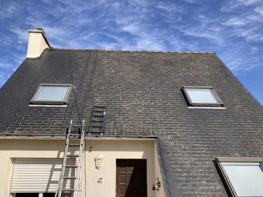 Nettoyage toiture Quimper avant après